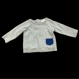 Bloomie’s Baby Top Gray w/ Blue Pocket Baby/Infant Boy Size 6 Months